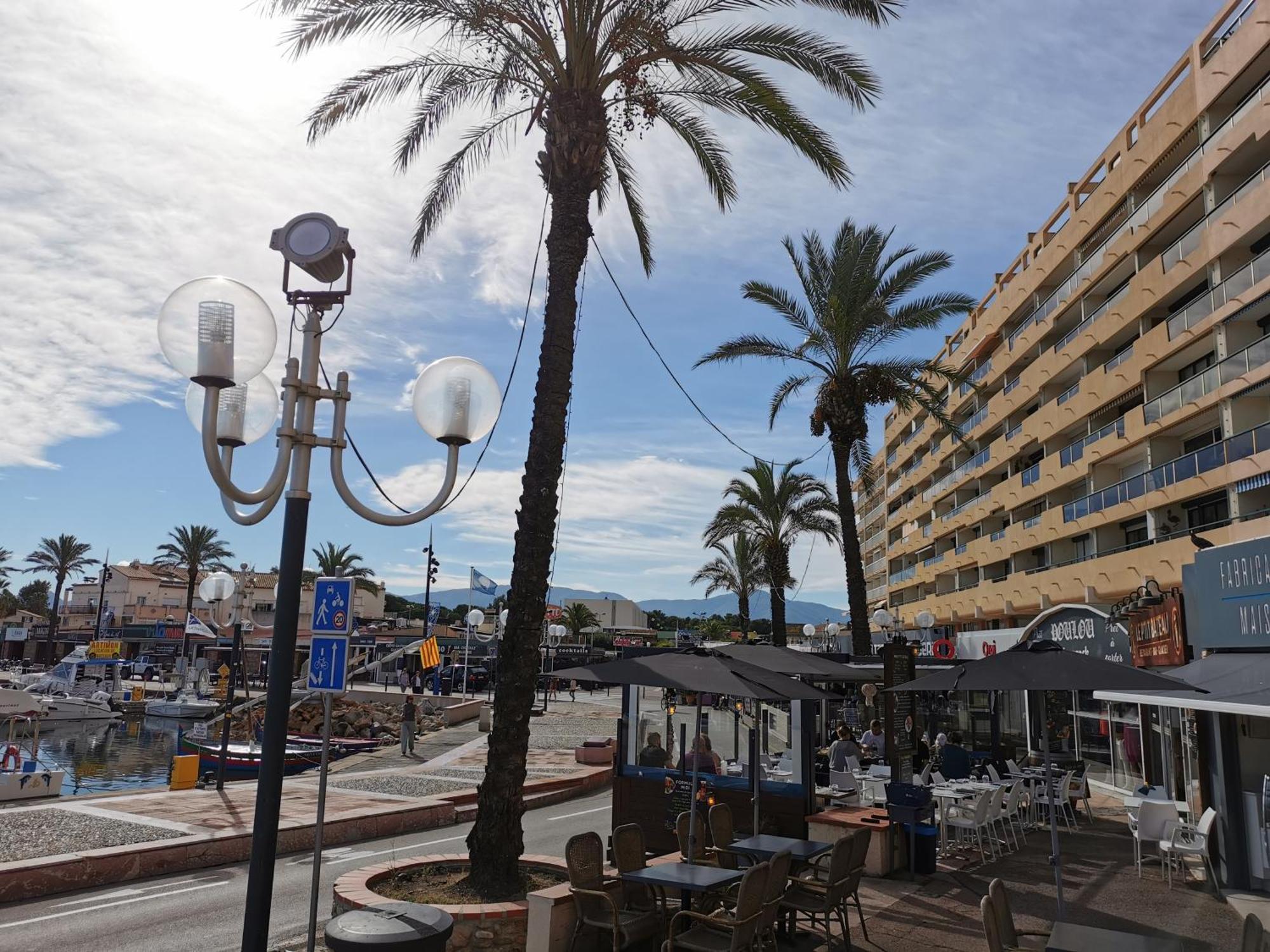 Appartement Refait A Neuf, Climatise Avec Vue Mer Et Montagne, Avec Place De Parking Privative سان سيبريان المظهر الخارجي الصورة