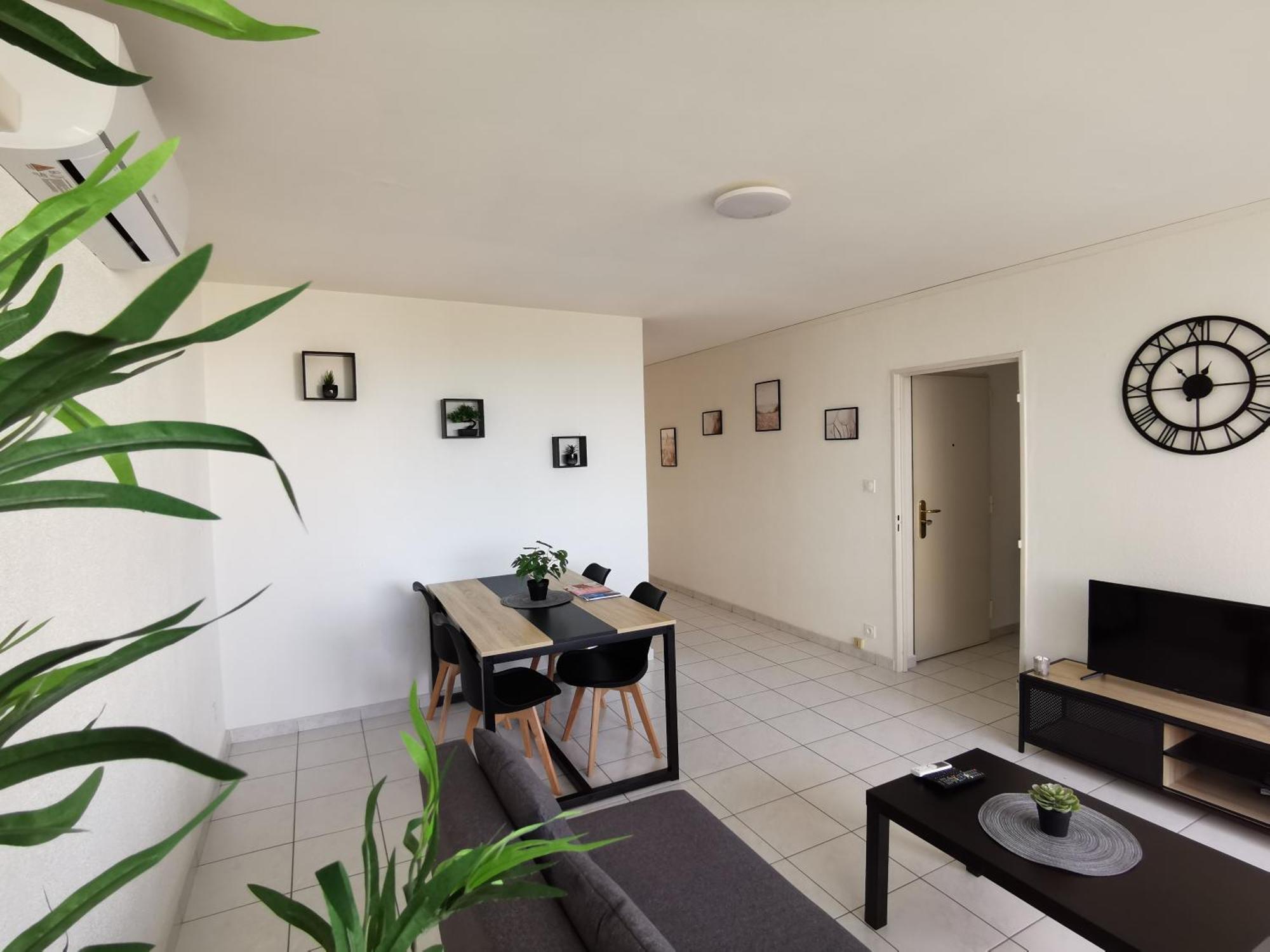 Appartement Refait A Neuf, Climatise Avec Vue Mer Et Montagne, Avec Place De Parking Privative سان سيبريان المظهر الخارجي الصورة